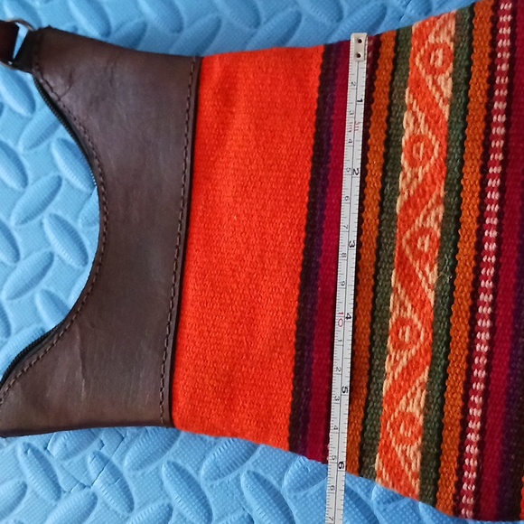 Shoulder bag cell phone holder handmade with genuine leather and Peruvian Textil - Picture 9 of 10